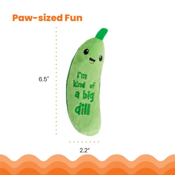 Petstages Juguete Masticable Crunchy Pickle Kicker - Imagen 6